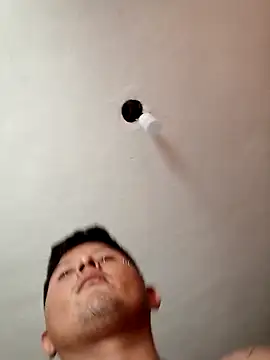 Snapshot of crees99 chatting on 12, 10, 2025 crees99 online show from 12, 10, 2025