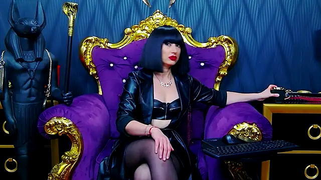 Snapshot of LaraMaeve chatting on 2, 10, 2025 LaraMaeve online show from 2, 10, 2025