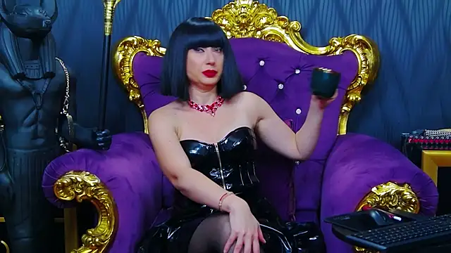 Snapshot of LaraMaeve chatting on 7, 10, 2025 LaraMaeve online show from 7, 10, 2025