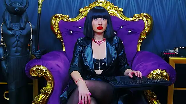 Snapshot of LaraMaeve chatting on 11, 10, 2025 LaraMaeve online show from 11, 10, 2025