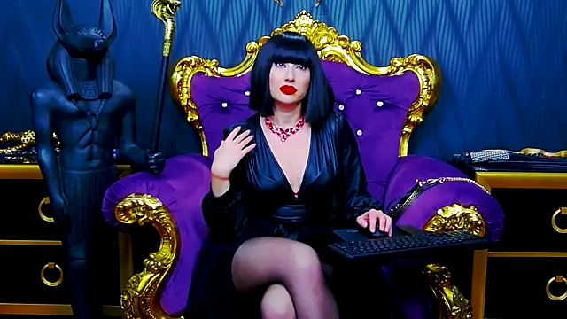 Snapshot of LaraMaeve chatting on 4, 12, 2025 LaraMaeve online show from 4, 12, 2025