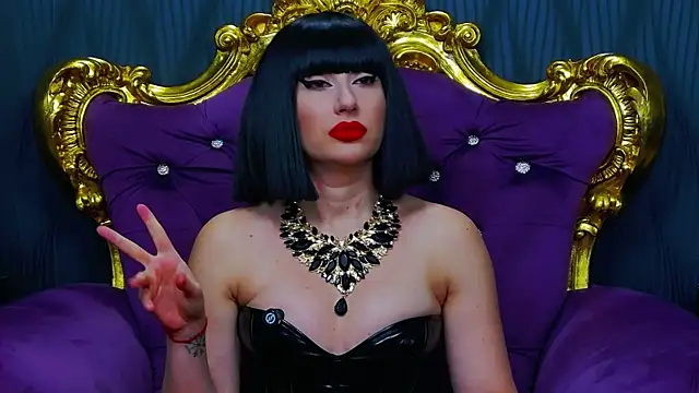 Snapshot of LaraMaeve chatting on 17, 12, 2025 LaraMaeve online show from 17, 12, 2025