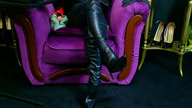 Snapshot of VivianReeve chatting on 25, 9, 2025 VivianReeve online show from 25, 9, 2025