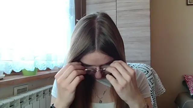 Snapshot of LooveELLYx chatting on 4, 11, 2025 LooveELLYx online show from 4, 11, 2025