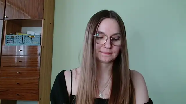 Snapshot of LooveELLYx chatting on 4, 2, 2026 LooveELLYx online show from 4, 2, 2026