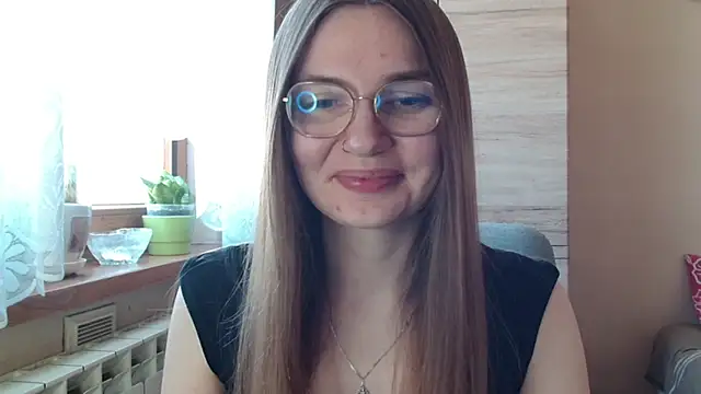 Snapshot of LooveELLYx chatting on 10, 4, 2026 LooveELLYx online show from 10, 4, 2026