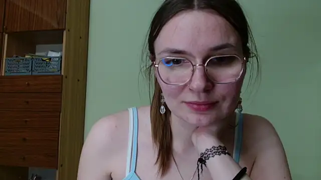 Snapshot of LooveELLYx chatting on 15, 4, 2026 LooveELLYx online show from 15, 4, 2026