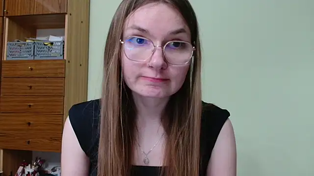Snapshot of LooveELLYx chatting on 19, 4, 2026 LooveELLYx online show from 19, 4, 2026