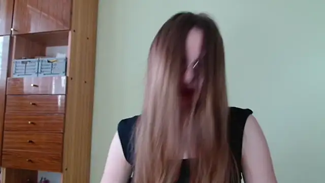 Snapshot of LooveELLYx chatting on 20, 4, 2026 LooveELLYx online show from 20, 4, 2026