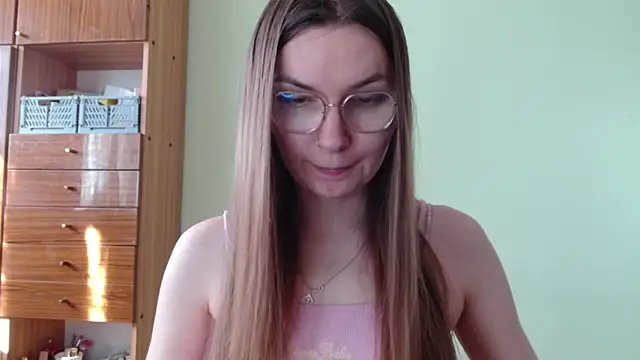 Snapshot of LooveELLYx chatting on 21, 4, 2026 LooveELLYx online show from 21, 4, 2026