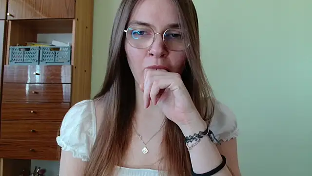 Snapshot of LooveELLYx chatting on 23, 4, 2026 LooveELLYx online show from 23, 4, 2026