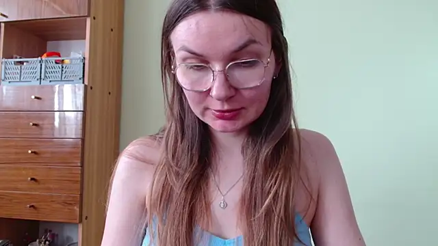 Snapshot of LooveELLYx chatting on 4, 5, 2026 LooveELLYx online show from 4, 5, 2026