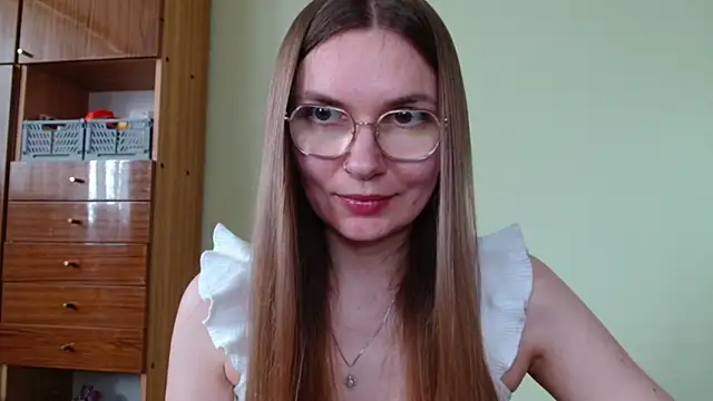 Snapshot of LooveELLYx chatting on 6, 5, 2026 LooveELLYx online show from 6, 5, 2026