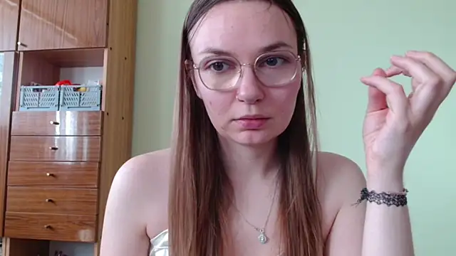 Snapshot of LooveELLYx chatting on 12, 5, 2026 LooveELLYx online show from 12, 5, 2026