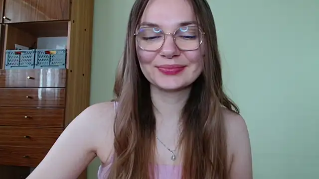 Snapshot of LooveELLYx chatting on 14, 5, 2026 LooveELLYx online show from 14, 5, 2026