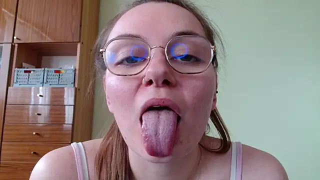 Snapshot of LooveELLYx chatting on 22, 5, 2026 LooveELLYx online show from 22, 5, 2026