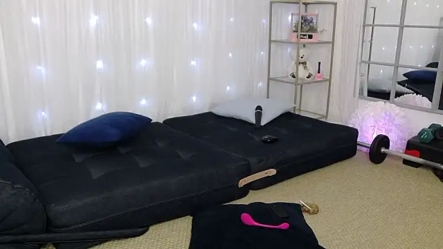 SarahRaynex online show from 2, 2, 2026