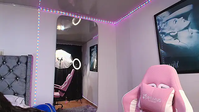 Snapshot of GraceWallace_ chatting on 13, 11, 2025 GraceWallace online show from 13, 11, 2025