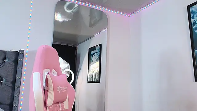 Snapshot of GraceWallace_ chatting on 22, 11, 2025 GraceWallace online show from 22, 11, 2025