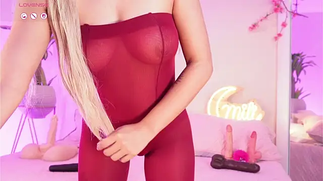 Snapshot of mili_moon_ chatting on 12, 10, 2025 mili moon online show from 12, 10, 2025