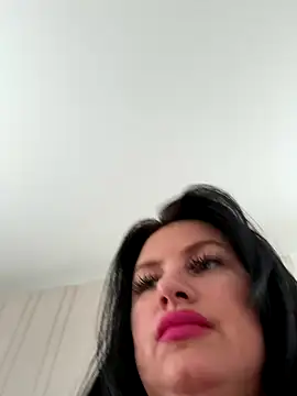 Desire-XOXOX online show from 14, 9, 2025