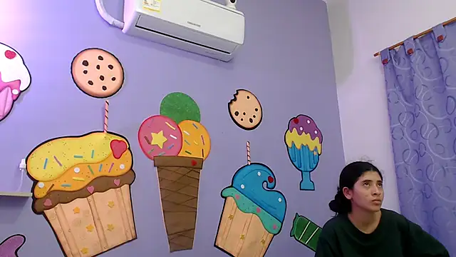 Snapshot of skinnykalitzo18 chatting on 18, 12, 2025 skinnykalitzo18 online show from 18, 12, 2025