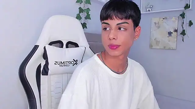 Snapshot of Thomas_wil chatting on 15, 10, 2025 Thomas wil online show from 15, 10, 2025