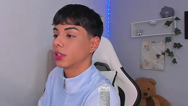 Snapshot of Thomas_wil chatting on 1, 11, 2025 Thomas wil online show from 1, 11, 2025