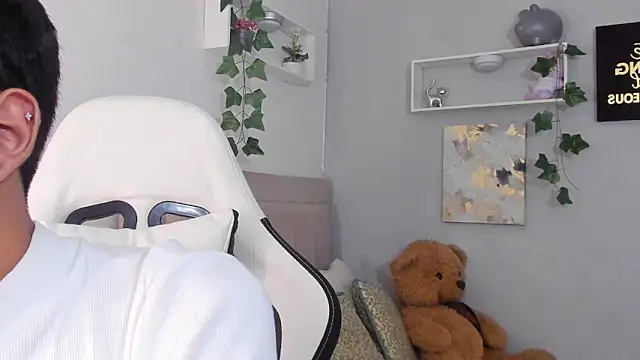 Snapshot of Thomas_wil chatting on 18, 11, 2025 Thomas wil online show from 18, 11, 2025