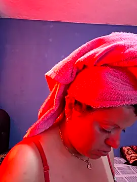 Snapshot of Hanna_Kieran chatting on 19, 11, 2025 Hanna Kieran online show from 19, 11, 2025