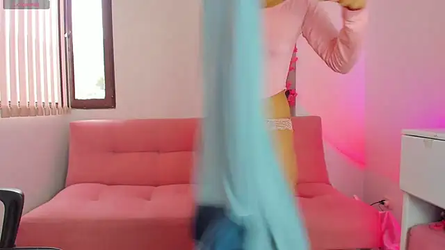 Snapshot of Danesacronin chatting on 20, 11, 2025 Danesacronin online show from 20, 11, 2025