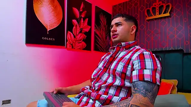 Snapshot of king_falconer chatting on 10, 9, 2025 king falconer online show from 10, 9, 2025