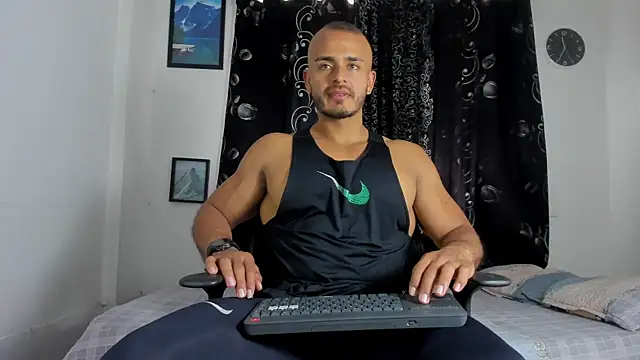 Snapshot of magnusclark chatting on 22, 10, 2025 magnusclark online show from 22, 10, 2025