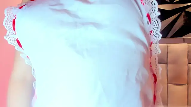 Snapshot of megan_whitee__ chatting on 17, 10, 2025 megan whitee   online show from 17, 10, 2025