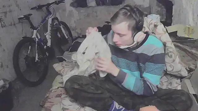 Snapshot of makarov1993 chatting on 15, 10, 2025 makarov1993 online show from 15, 10, 2025