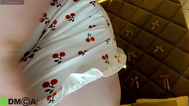 Snapshot of Chloee_White chatting on 13, 4, 2026 Chloee White online show from 13, 4, 2026