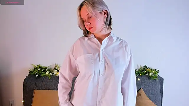 Snapshot of girlllsooft chatting on 22, 9, 2025 girlllsooft online show from 22, 9, 2025