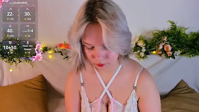 Snapshot of girlllsooft chatting on 26, 9, 2025 girlllsooft online show from 26, 9, 2025