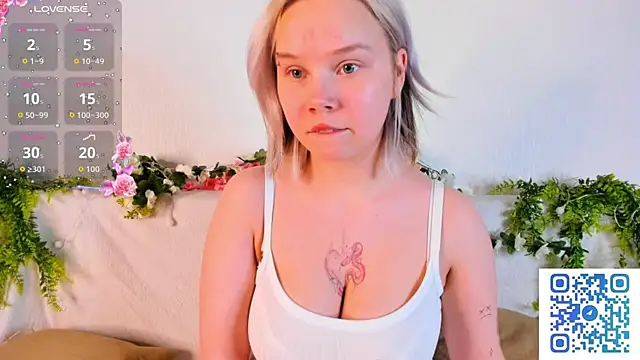 Snapshot of girlllsooft chatting on 4, 10, 2025 girlllsooft online show from 4, 10, 2025