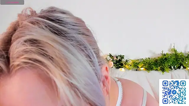 Snapshot of girlllsooft chatting on 5, 10, 2025 girlllsooft online show from 5, 10, 2025