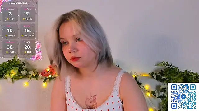 Snapshot of girlllsooft chatting on 8, 10, 2025 girlllsooft online show from 8, 10, 2025