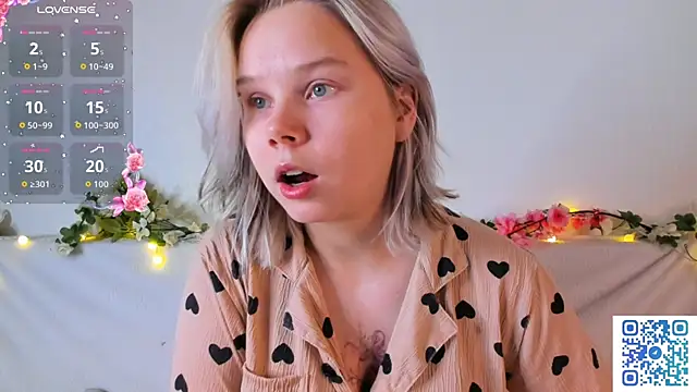 Snapshot of girlllsooft chatting on 7, 11, 2025 girlllsooft online show from 7, 11, 2025