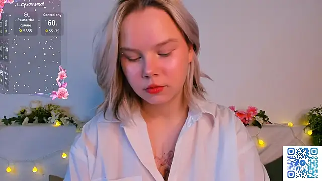 Snapshot of girlllsooft chatting on 10, 11, 2025 girlllsooft online show from 10, 11, 2025