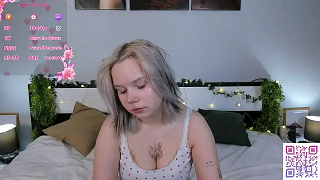 Snapshot of girlllsooft chatting on 17, 12, 2025 girlllsooft online show from 17, 12, 2025