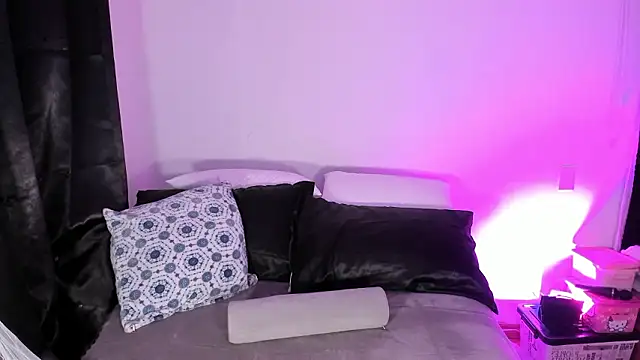 Snapshot of Londonttipton chatting on 10, 2, 2026 Londonttipton online show from 10, 2, 2026