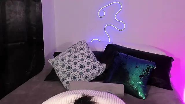 Snapshot of Londonttipton chatting on 5, 3, 2026 Londonttipton online show from 5, 3, 2026