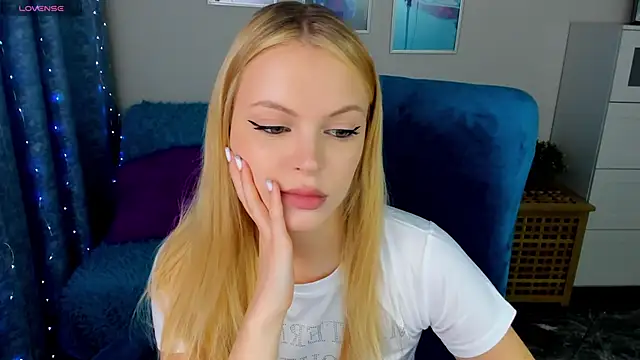 KatherineePierce online show from 30, 11, 2025