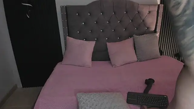 Snapshot of Scarbadgirl_ chatting on 20, 10, 2025 Scarbadgirl  online show from 20, 10, 2025