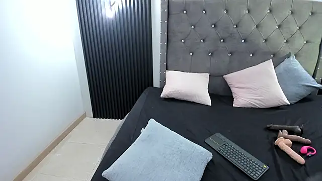 Scarbadgirl  online show from 2, 11, 2025