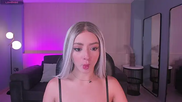 IsabellaMoreau online show from 7, 5, 2026